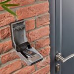 Nástěnná bezpečnostní schránka Master Lock 5481EURD