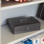 Pokladní uzamykatelný box Master Lock CB-12ML