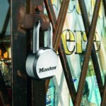Pochromovaný visací zámek — Master Lock Excell — 64mm
